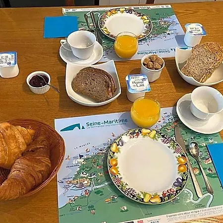 La Claire Bed & Breakfast 3*